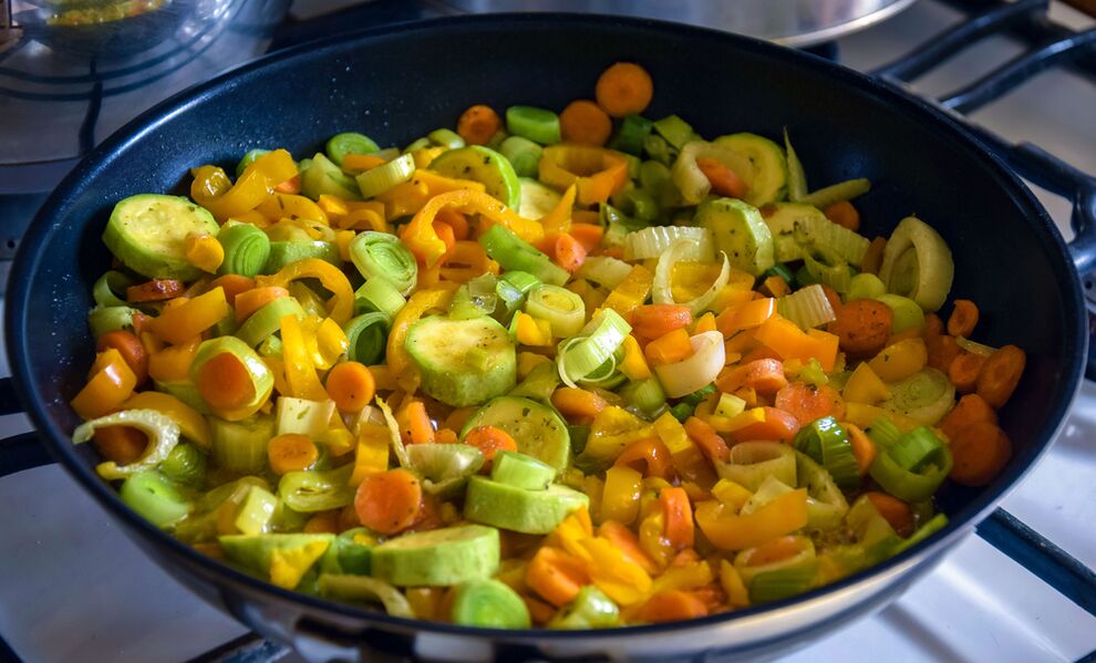 Stewed vegetables are a healthy diet rich in fiber. 